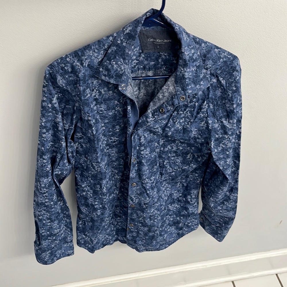 Calvin Klein Jeans button up size small like new